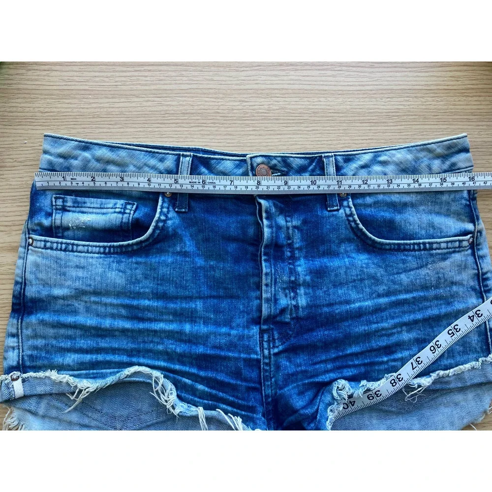 Forever 21 Distressed Short Cut-Off Jean Shorts 29in Waist (Sz8) - Picture 14 of 16